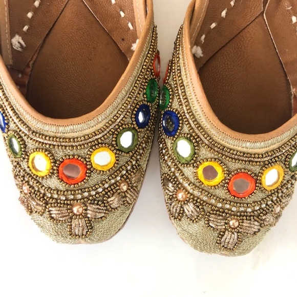 Beautiful Handmade Leather Mirrored Slippers - Picture 4 of 8